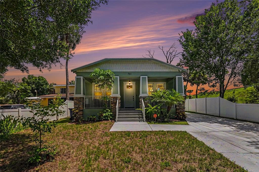 701 E HOLLYWOOD STREET TAMPA, FL 33604