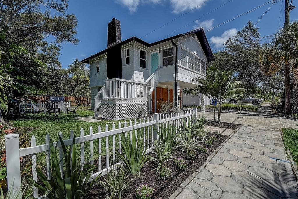 212 48TH STREET N ST PETERSBURG, FL 33713