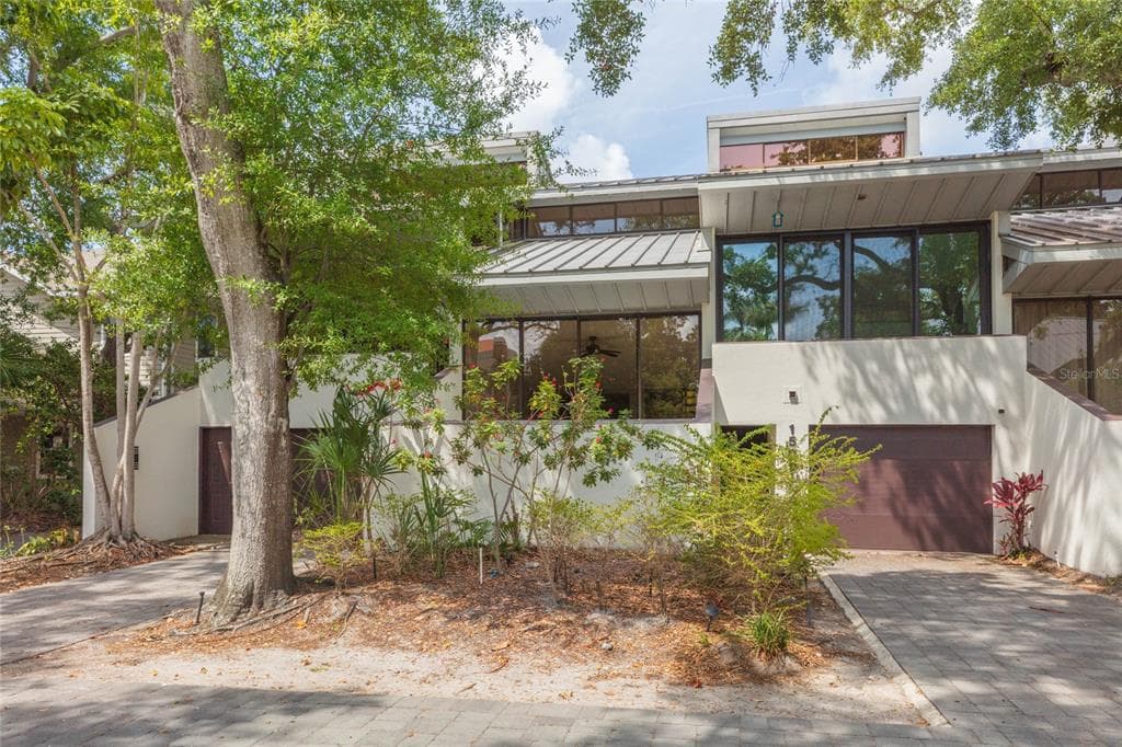 1511 S BAY VILLA PLACE TAMPA, FL 33629