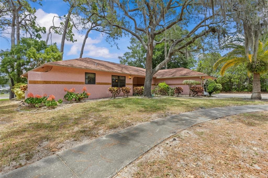 505 VILLAGE OAK DRIVE TARPON SPRINGS, FL 34689