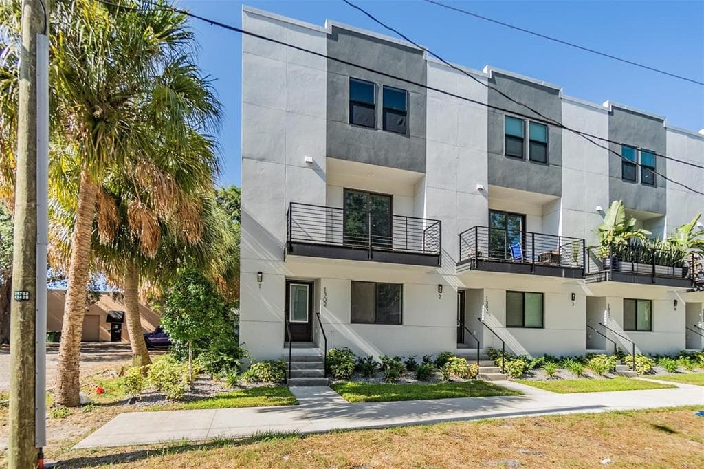 1302 W CARMEN STREET UNIT 1