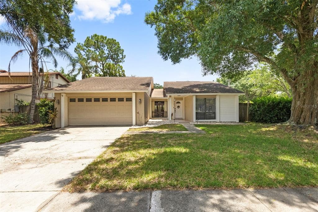 15701 COUNTRY LAKE DRIVE TAMPA, FL 33624