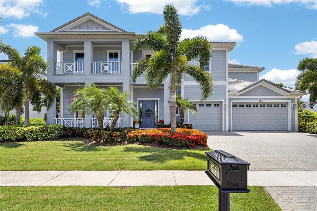 825 MANNS HARBOR DRIVE APOLLO BEACH, FL 33572