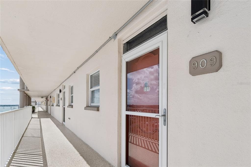 5980 SHORE BOULEVARD S UNIT 909 GULFPORT, FL 33707