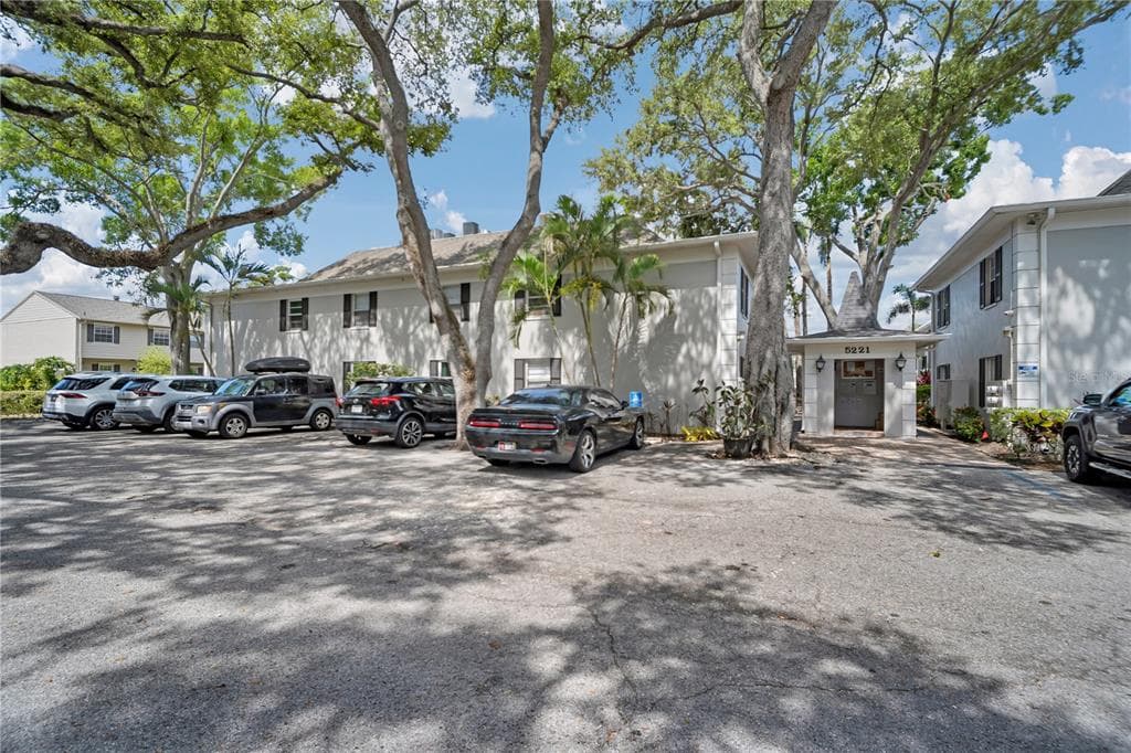 5221 S BAYSHORE BOULEVARD UNIT 23 TAMPA, FL 33611
