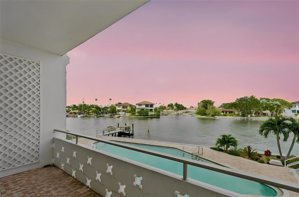 1365 N SNELL ISLE BOULEVARD NE UNIT 2E ST PETERSBURG, FL 33704
