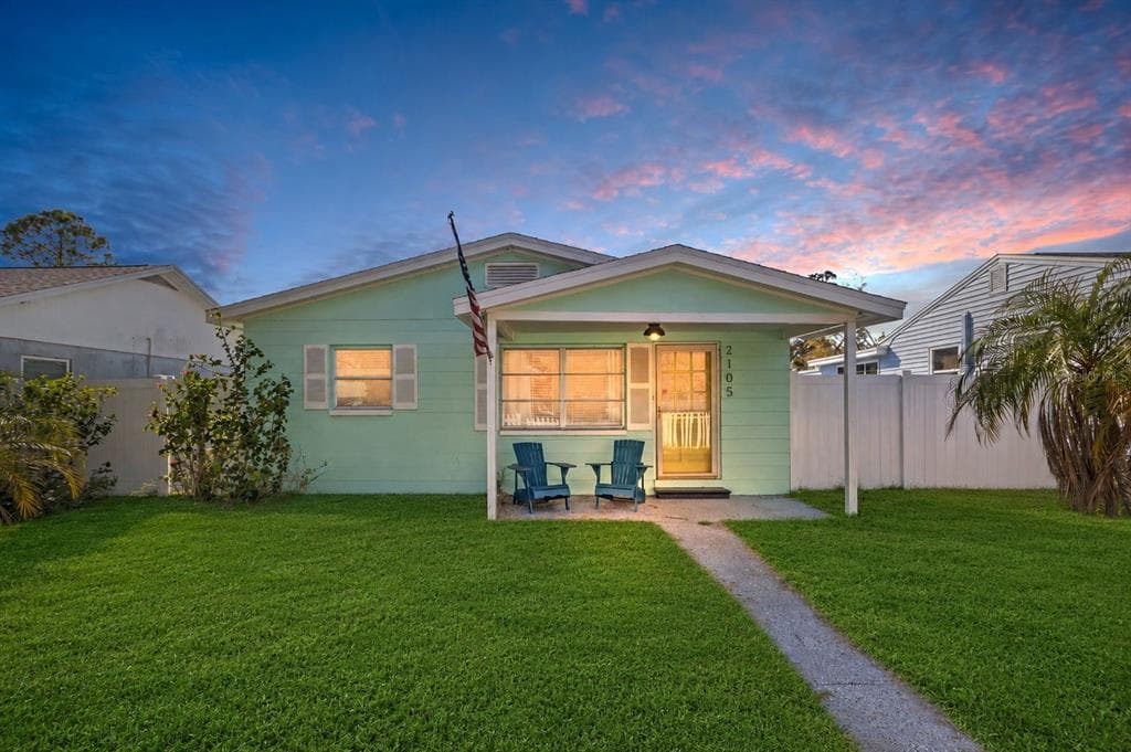 2105 52ND STREET S ST PETERSBURG, FL 33707
