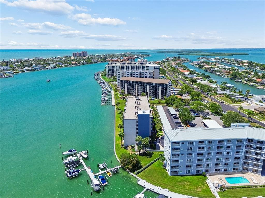 644 ISLAND WAY UNIT 405 CLEARWATER, FL 33767