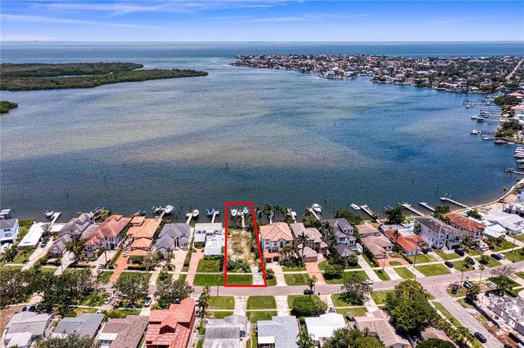 6527 BAYOU GRANDE BLVD NE ST PETERSBURG, FL 33702