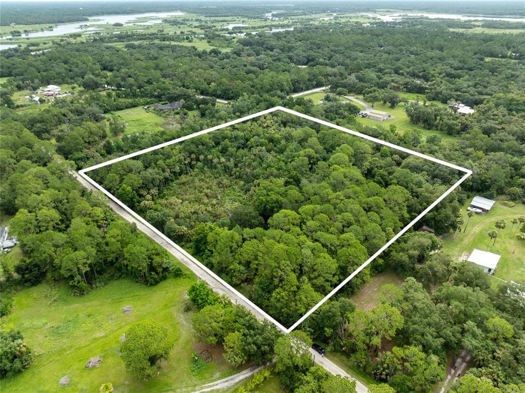 2750 PERCH ROAD GENEVA, FL 32732