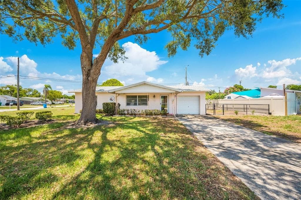 10833 111TH PLACE N SEMINOLE, FL 33778