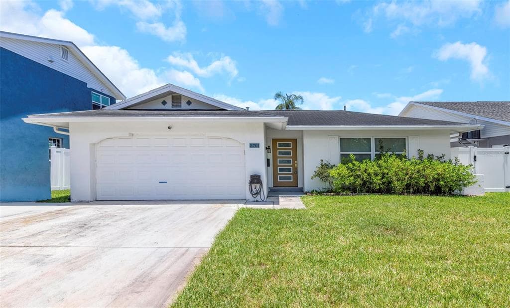 5701 DENVER STREET NE ST PETERSBURG, FL 33703