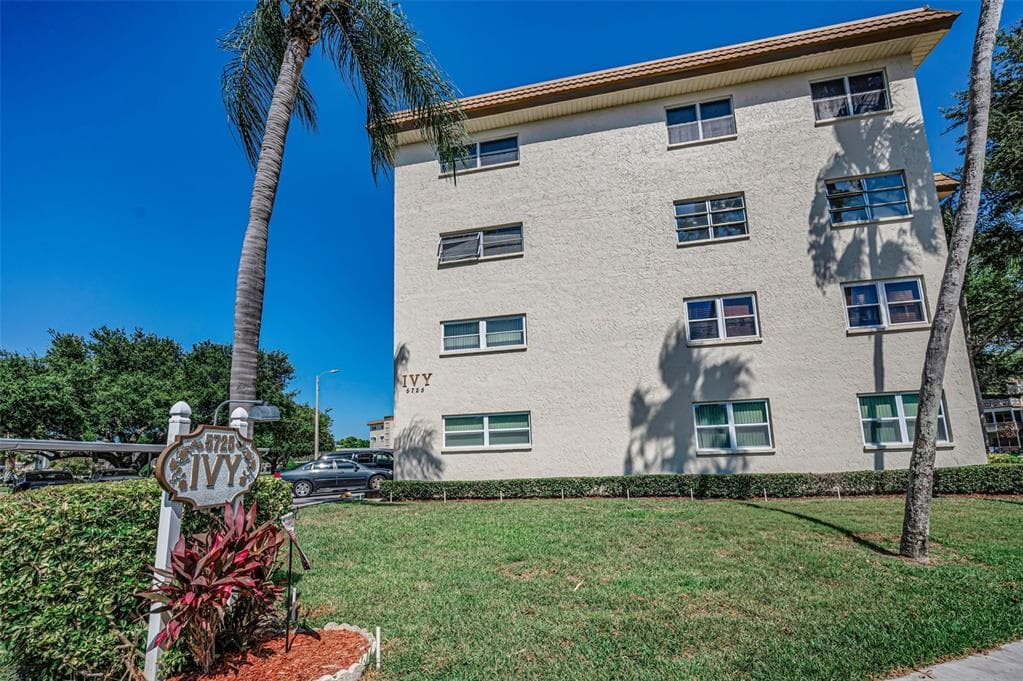 5725 80TH STREET N UNIT 315 ST PETERSBURG, FL 33709