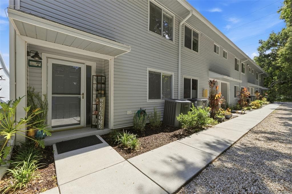 500 NEW YORK AVENUE UNIT 7 DUNEDIN, FL 34698