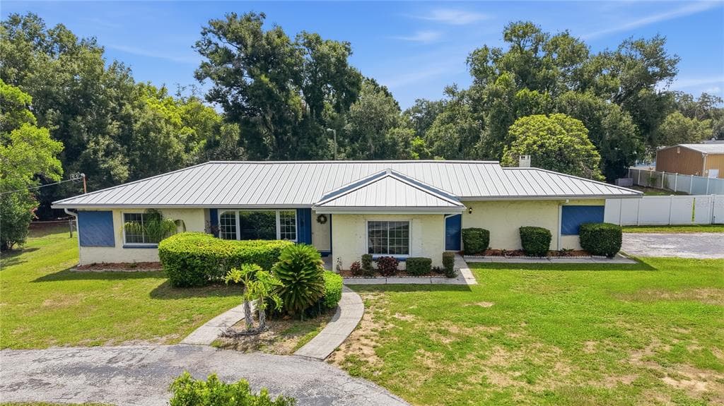 1011 EMERALD DRIVE