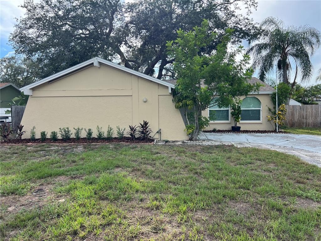 1014 STONEFENCE WAY TARPON SPRINGS, FL 34689