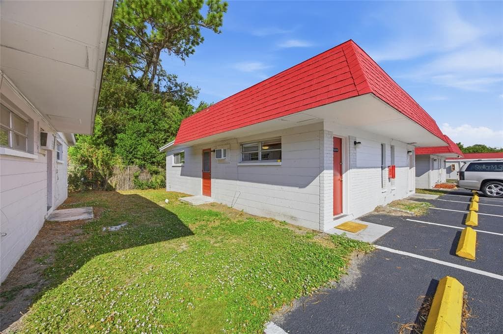 1302 MORRIS PARK TAMPA, FL 33612