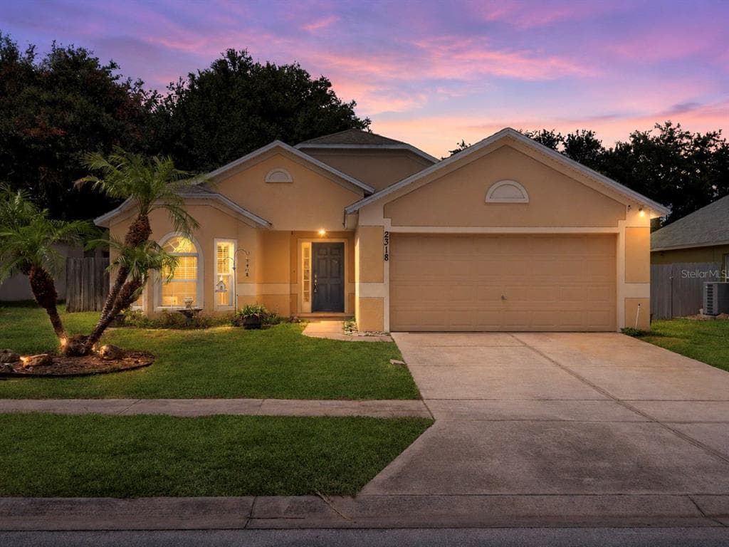 2318 BARONS COURT TAVARES, FL 32778