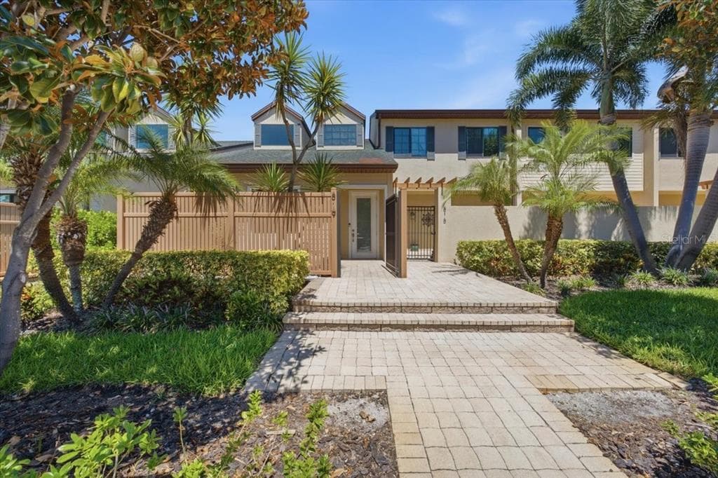 819 HIGHLAND STREET N ST PETERSBURG, FL 33701