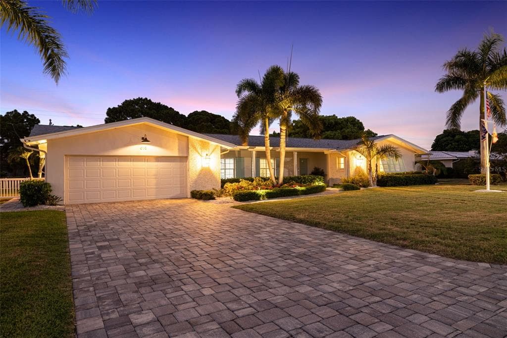 616 PINELAND AVENUE BELLEAIR, FL 33756