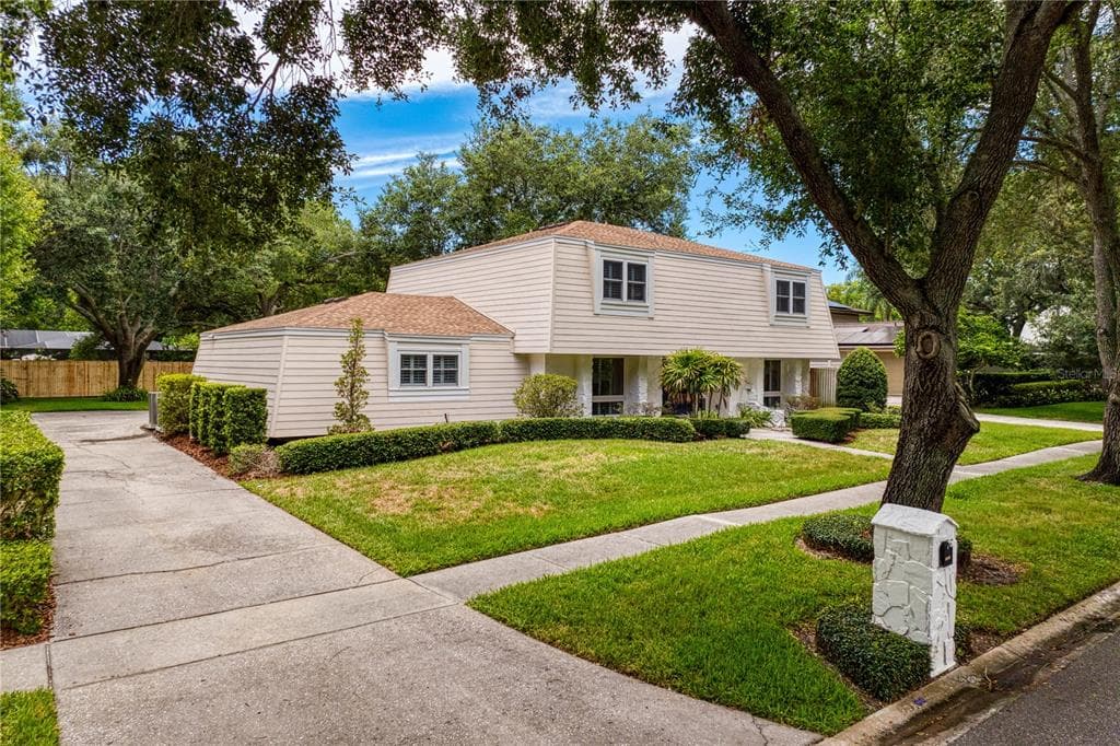 13305 GOLF CREST CIRCLE TAMPA, FL 33618