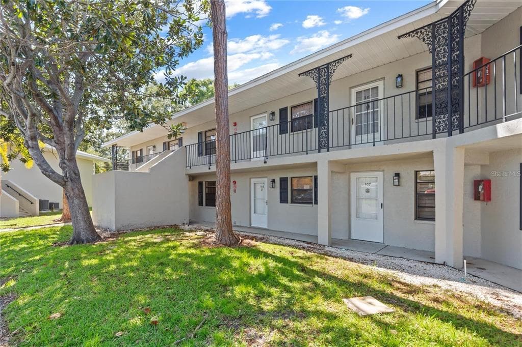 101 LAKE AVENUE NE UNIT 215 LARGO, FL 33771
