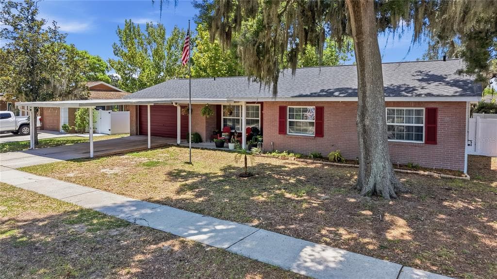 3801 UPLAND PLACE VALRICO, FL 33594