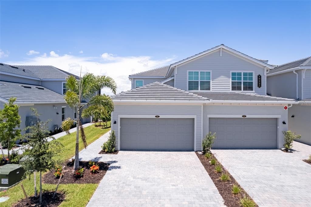 19227 CHERRYSTONE WAY UNIT 101 LAKEWOOD RANCH, FL 34211