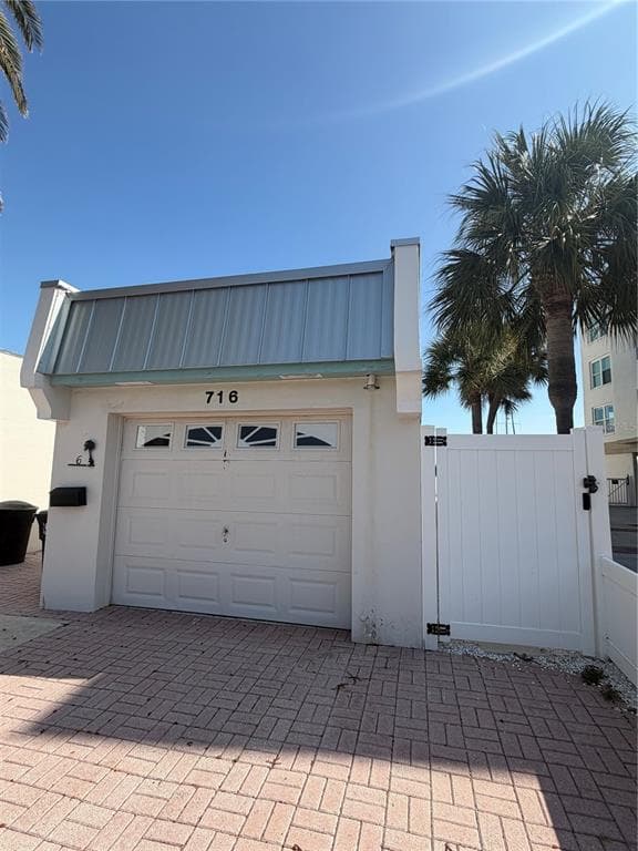716 BAYWAY BOULEVARD UNIT 6 CLEARWATER BEACH, FL 33767