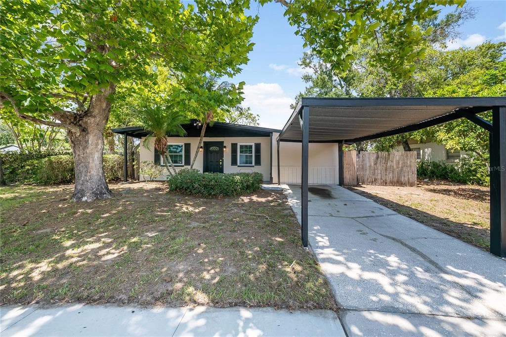 7402 WISHING WELL COURT TAMPA, FL 33619