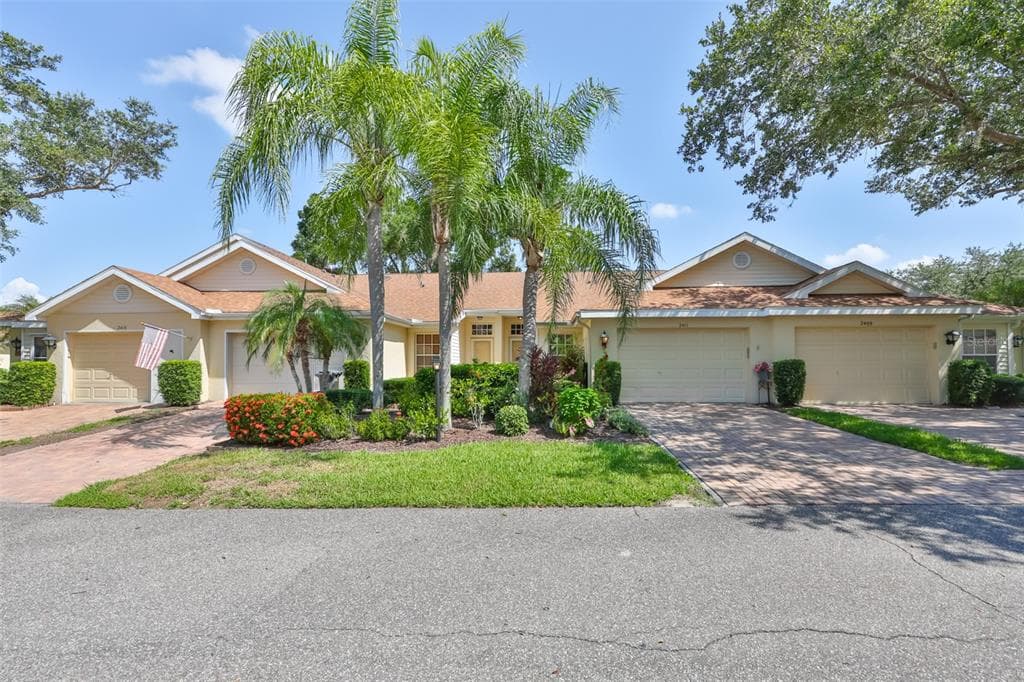 2411 NEW HAVEN CIRCLE UNIT 70 SUN CITY CENTER, FL 33573