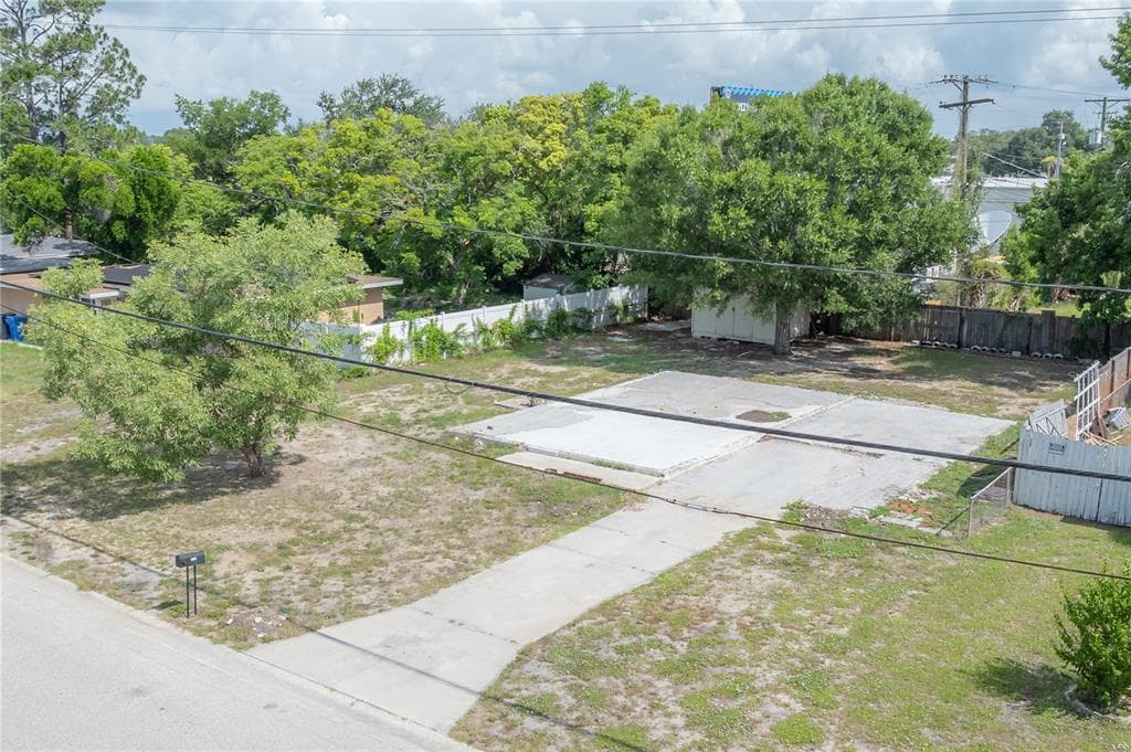 7006 THRASHER DRIVE TAMPA, FL 33610