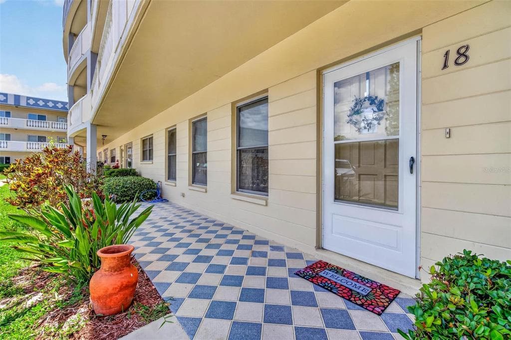 2222 AMERICUS BOULEVARD N UNIT 18 CLEARWATER, FL 33763