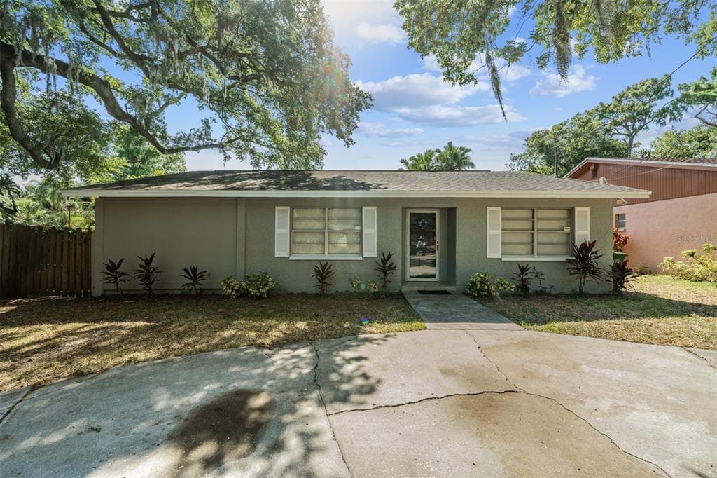 9616 N OKLAWAHA AVENUE UNIT 1/2 TAMPA, FL 33617