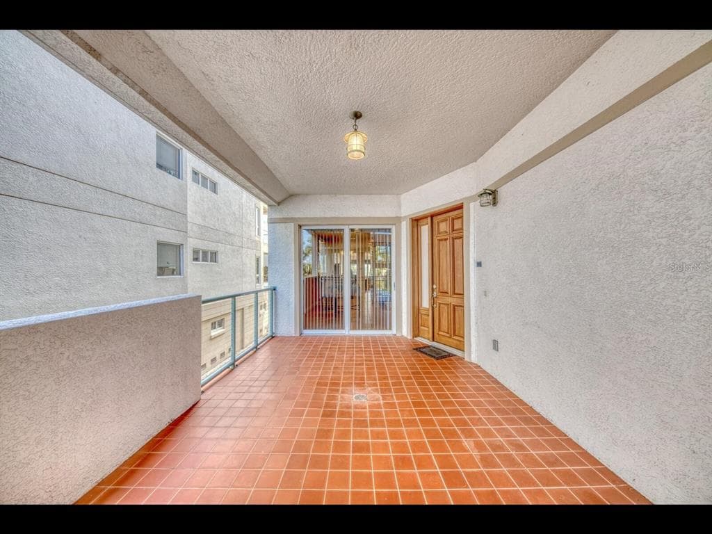 1042 BELLASOL WAY UNIT 203 APOLLO BEACH, FL 33572
