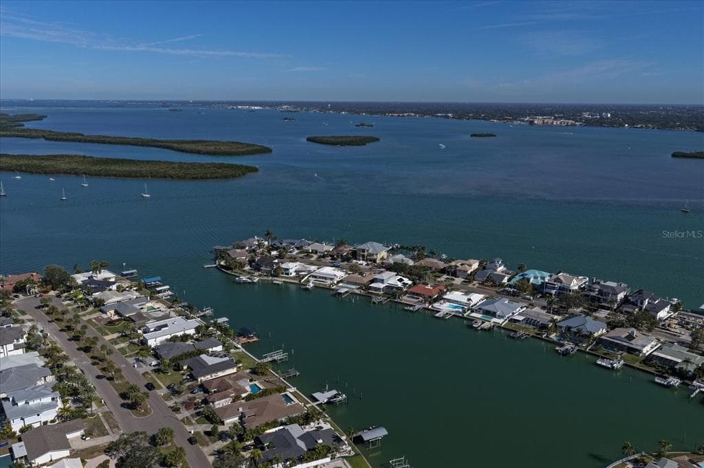 878 HARBOR ISLAND CLEARWATER BEACH, FL 33767