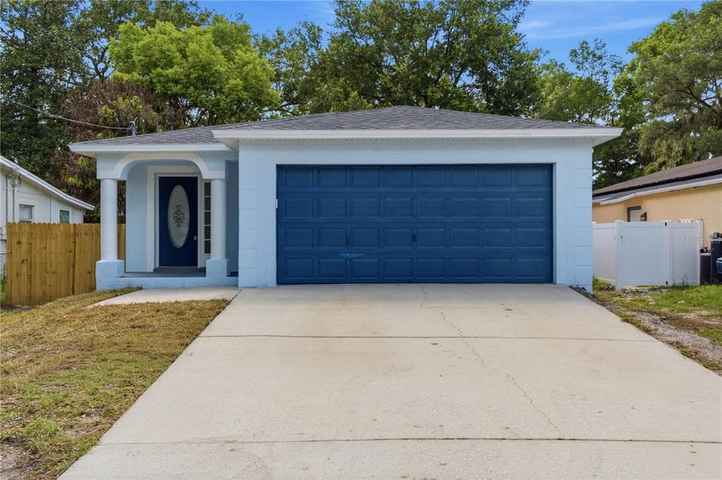 6812 LYMAN AVENUE TAMPA, FL 33610