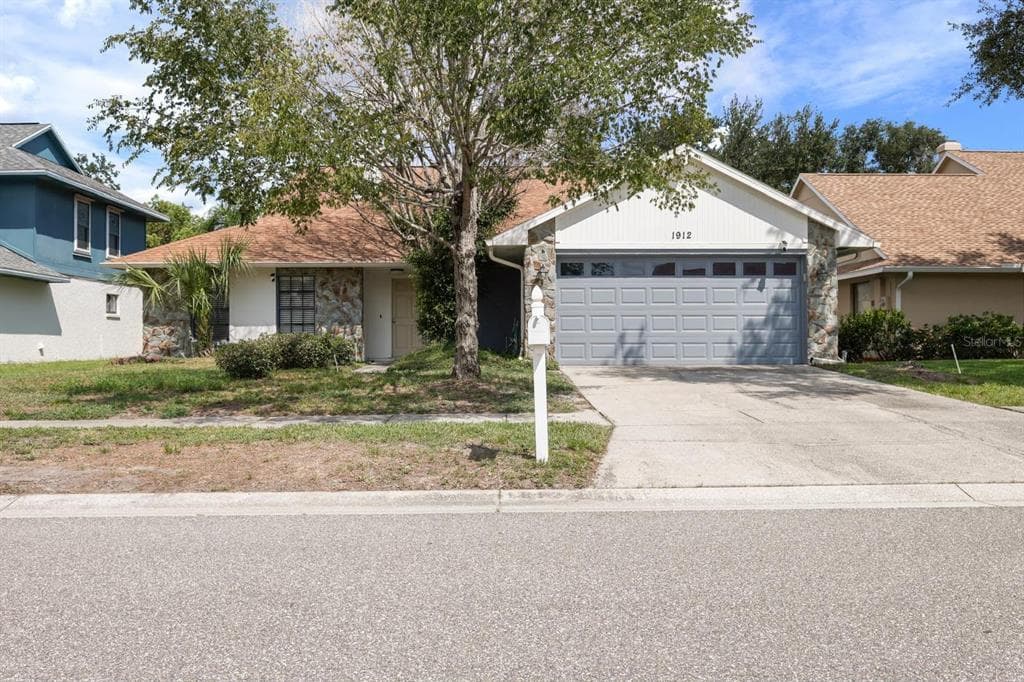 1912 FIRETHORN COURT BRANDON, FL 33511
