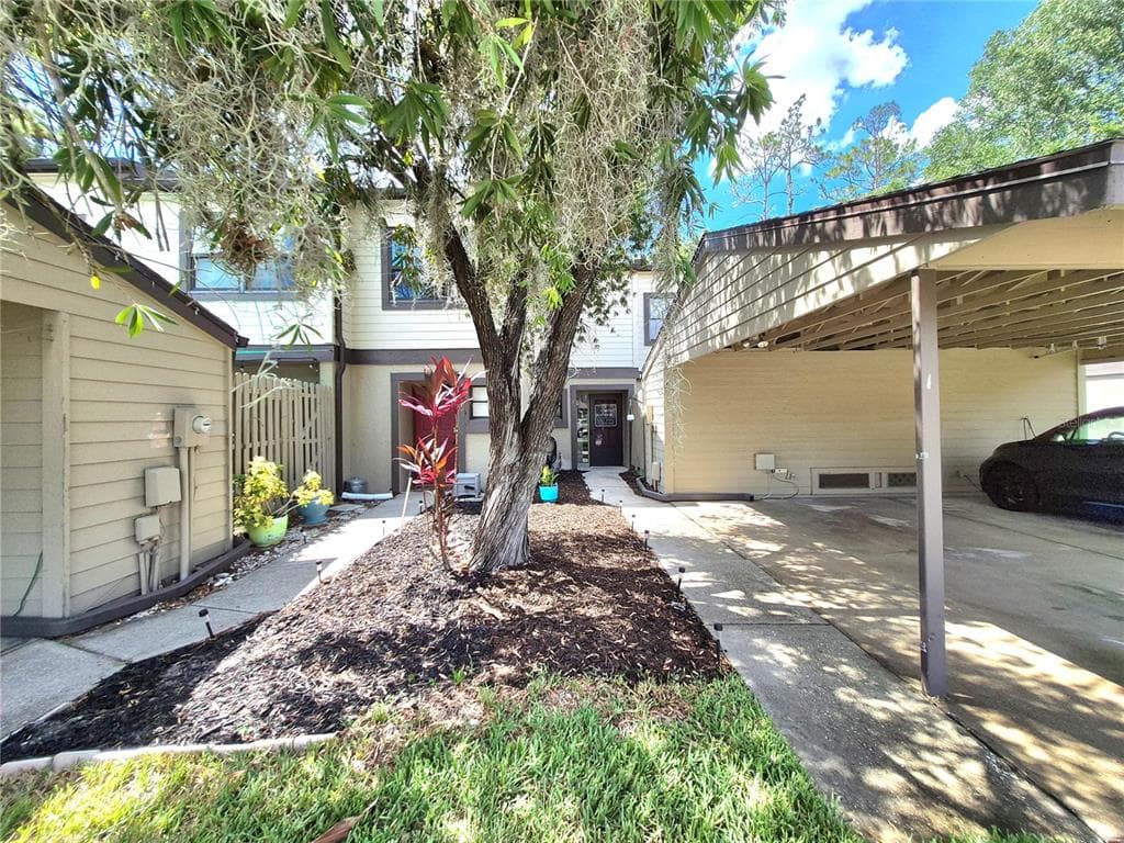 205 WOODS LANDING TRAIL OLDSMAR, FL 34677