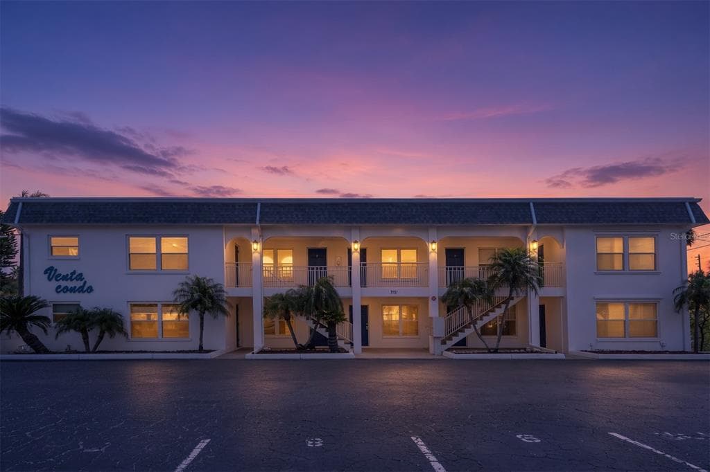 7151 SUNSET WAY UNIT 3 ST PETE BEACH, FL 33706