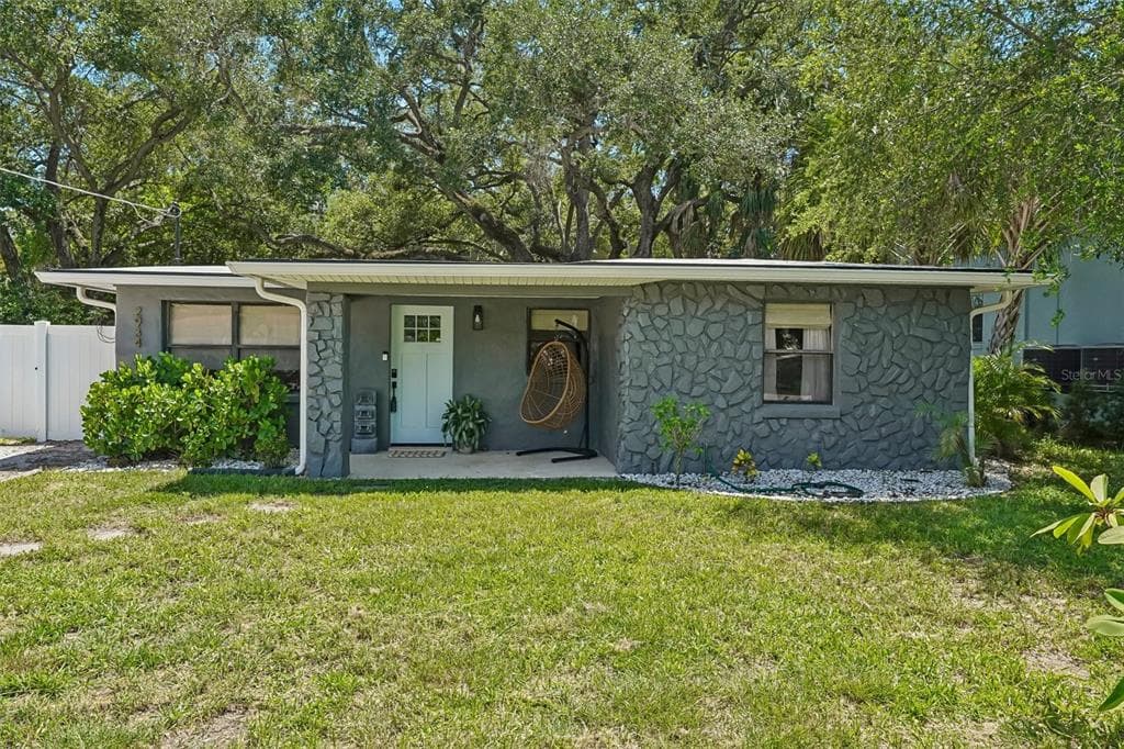 2934 W ELLIS DRIVE TAMPA, FL 33611