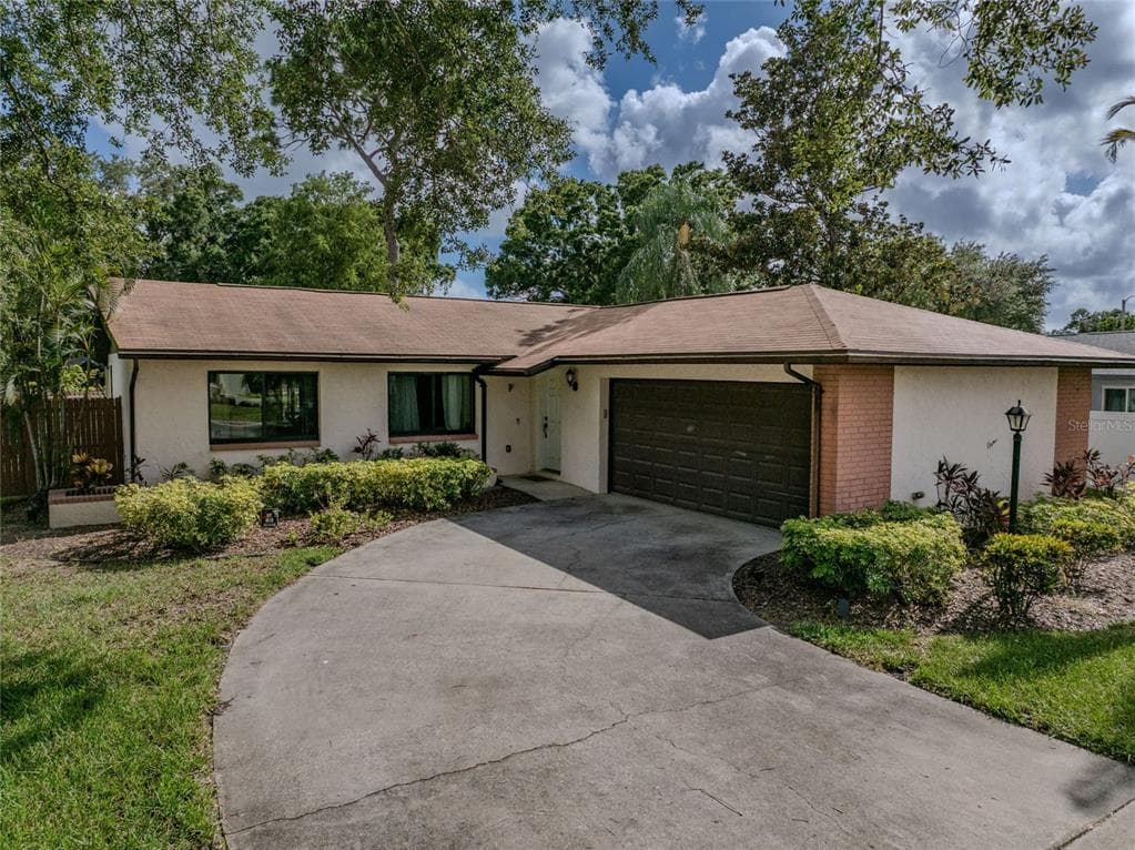6960 PINECREST LANE N PINELLAS PARK, FL 33781