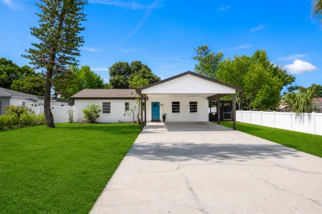 3816 W PAXTON AVENUE TAMPA, FL 33611