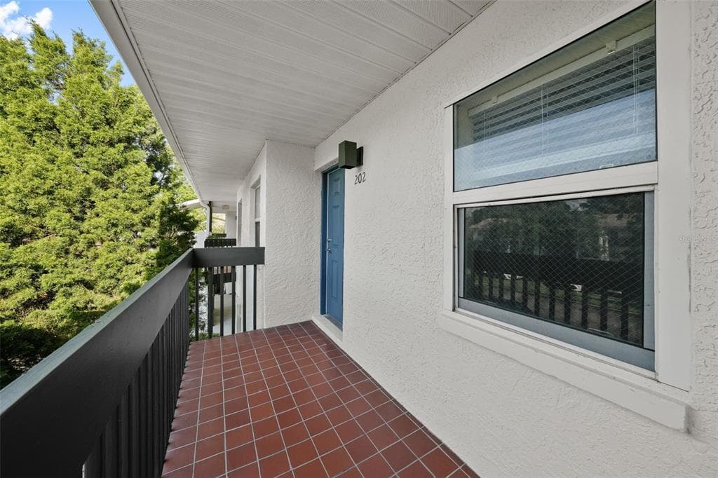 3800 34TH AVENUE S UNIT 203 ST PETERSBURG, FL 33711