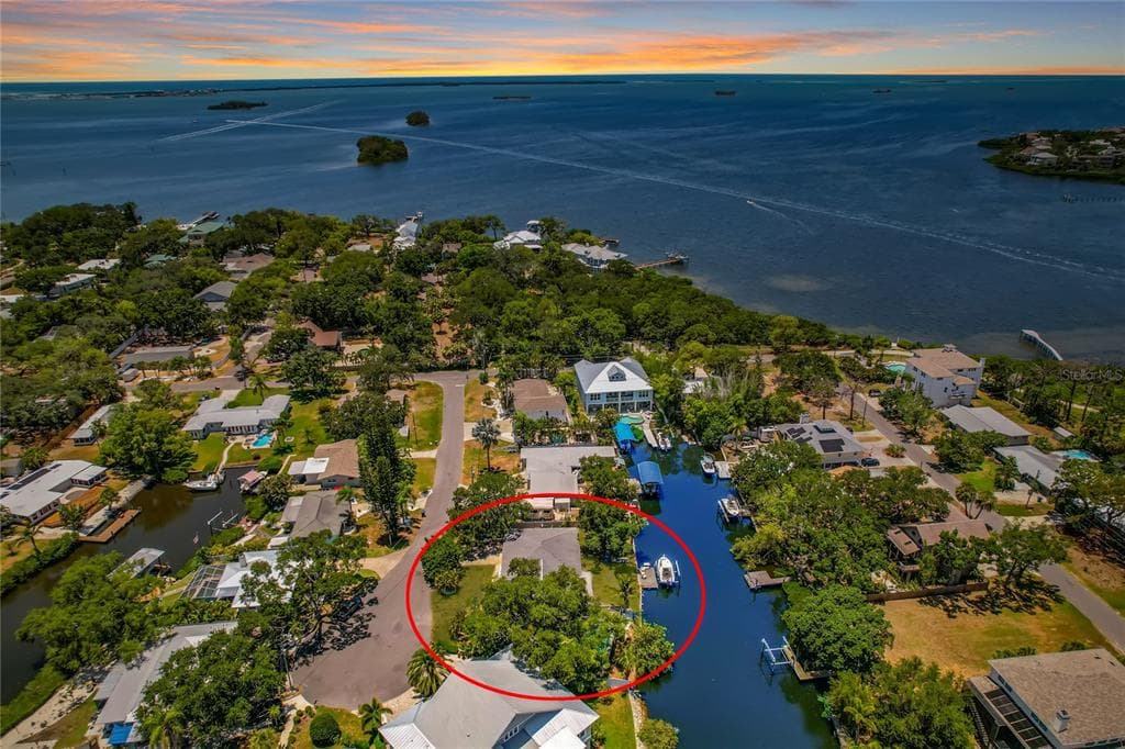 404 LAUREL LANE PALM HARBOR, FL 34683
