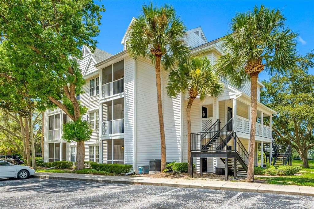 3300 HAVILAND COURT UNIT 104 PALM HARBOR, FL 34684
