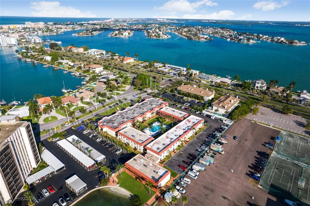 10365 PARADISE BOULEVARD UNIT 16 TREASURE ISLAND, FL 33706