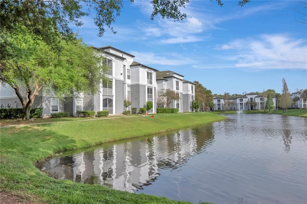 5713 LEGACY CRESCENT PLACE UNIT 101 RIVERVIEW, FL 33578