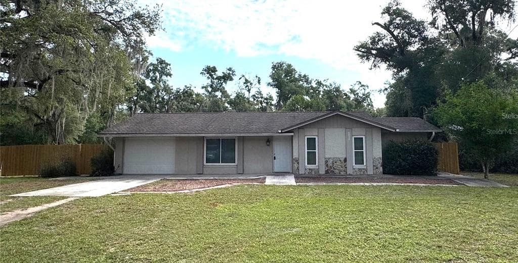 6052 IDLE A WHILE CIRCLE DADE CITY, FL 33523