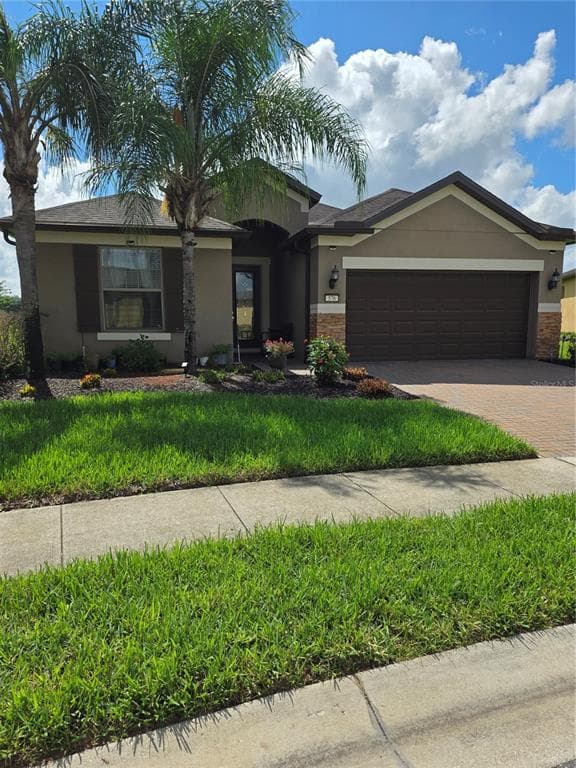 576 CANTABRIA DRIVE DAVENPORT, FL 33837
